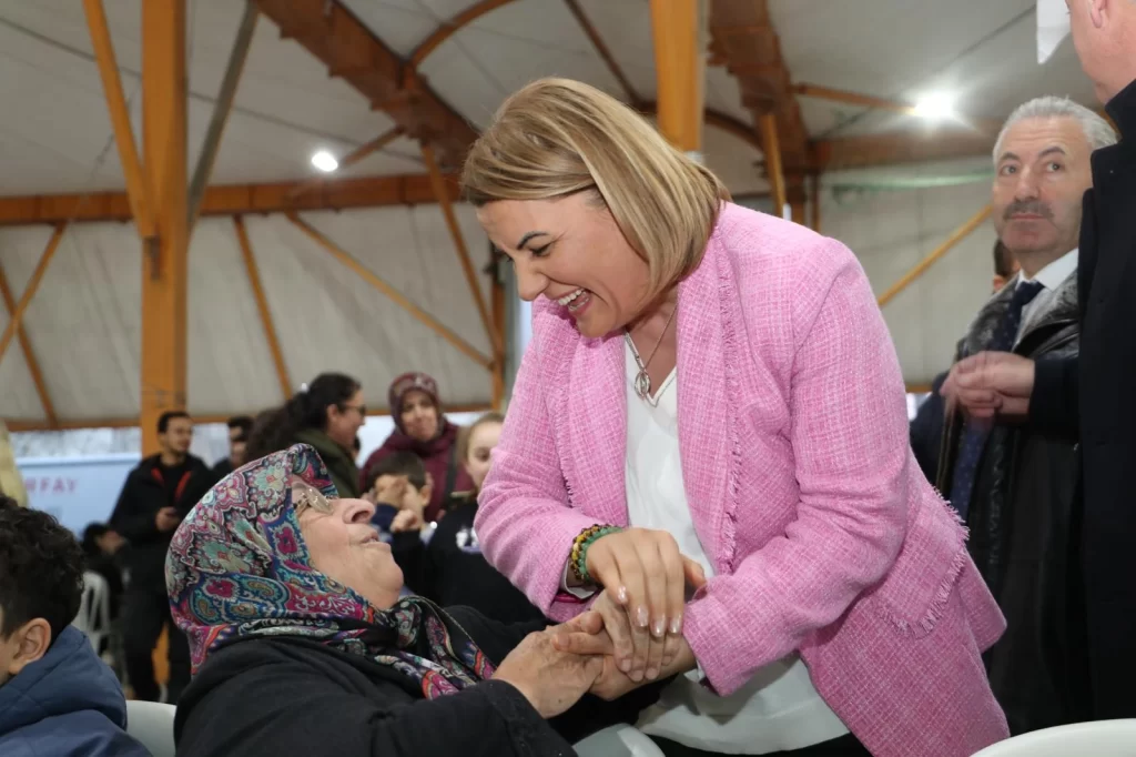 Kocaeli İzmit’te yüzlerce kişi aynı sofrada buluştu
