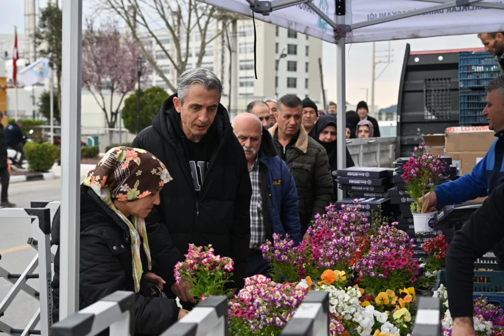 Manisa Büyükşehir’den mezarlık ziyaretleri