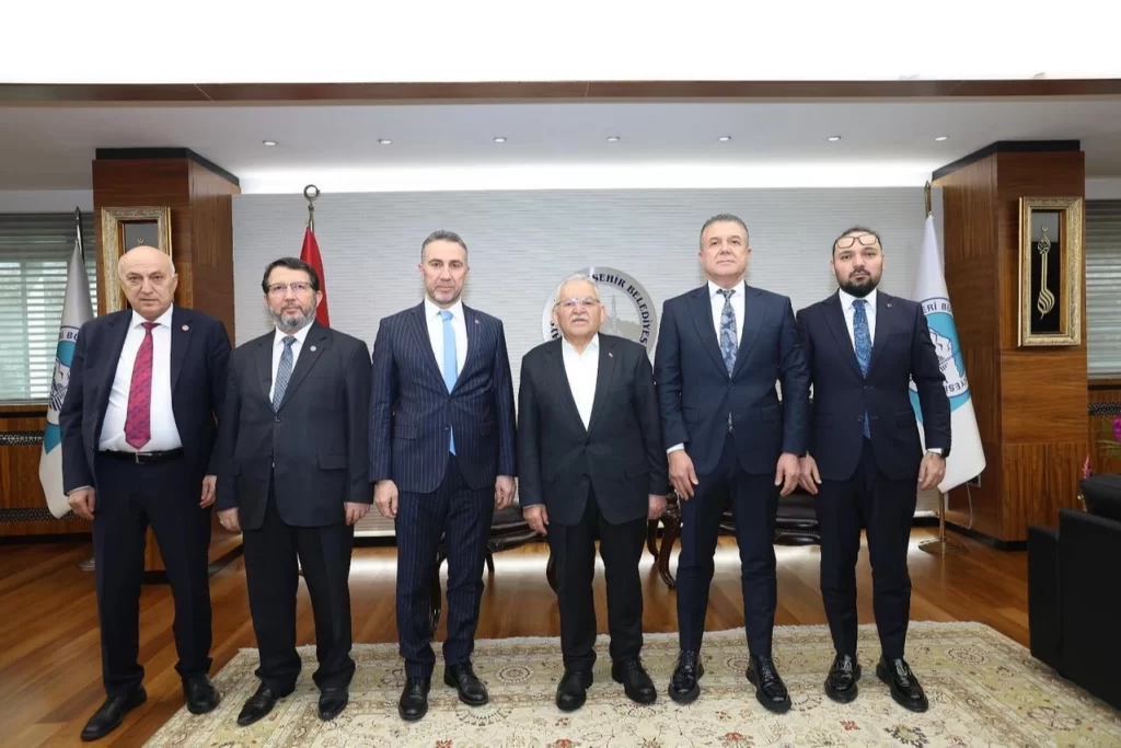 Memduh Büyükkılıç’tan ‘birlik’ mesajları