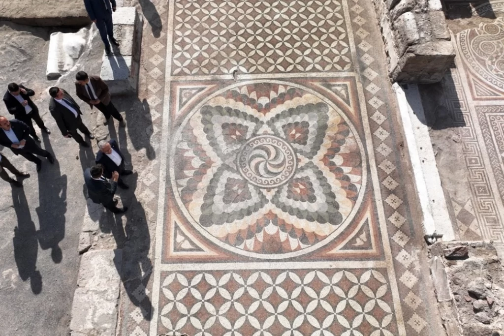 Mozaikli Yapı ören yeri oldu