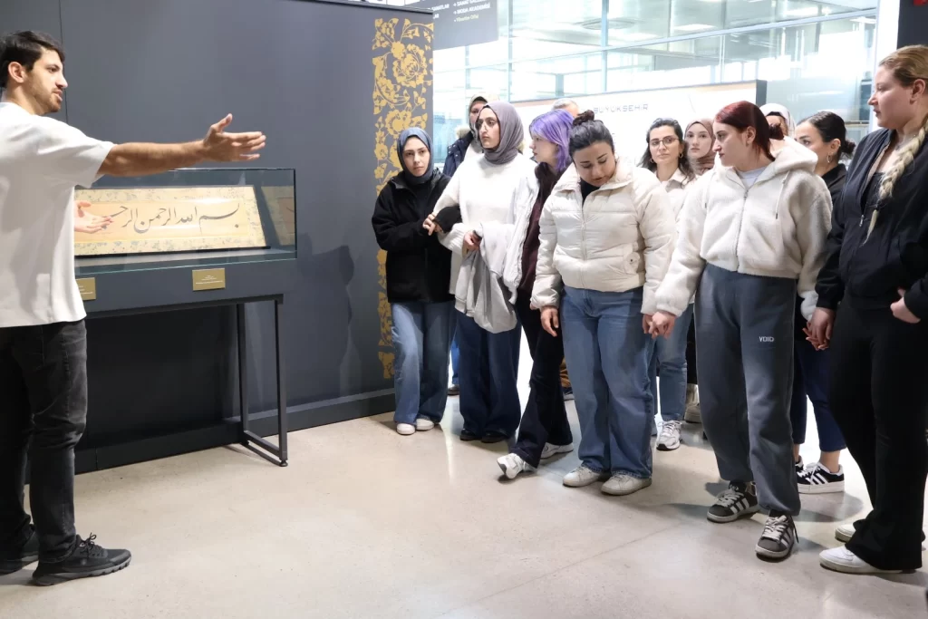 Mukaddes emanetler Kocaeli’de ‘Beyaz Kalpleri’ duygulandırdı