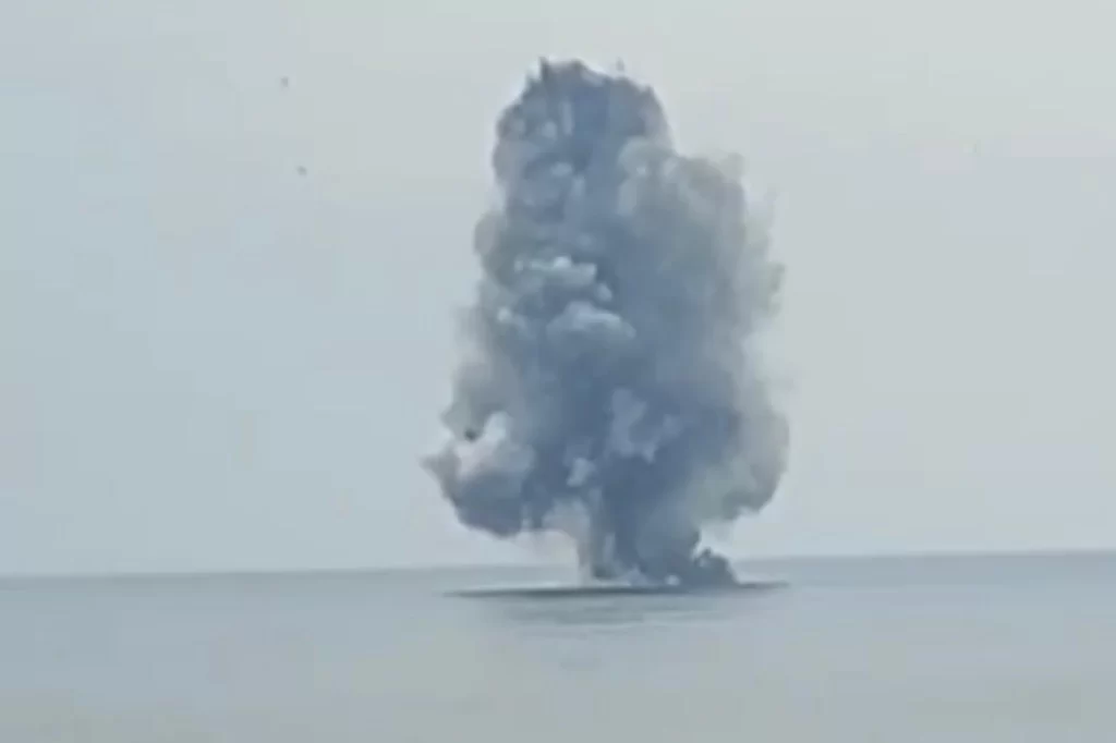 Ordu Ünye’de kıyıya vuran insansız deniz aracı kontrollü patlatıldı