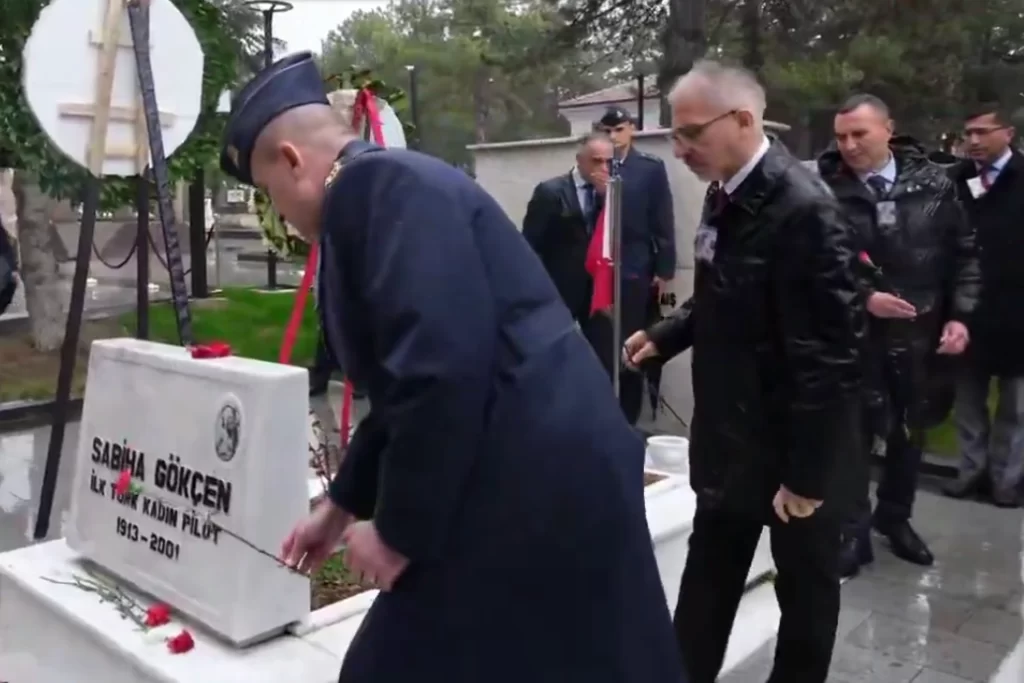 Sabiha Gökçen vefatının 25. yılında anıldı