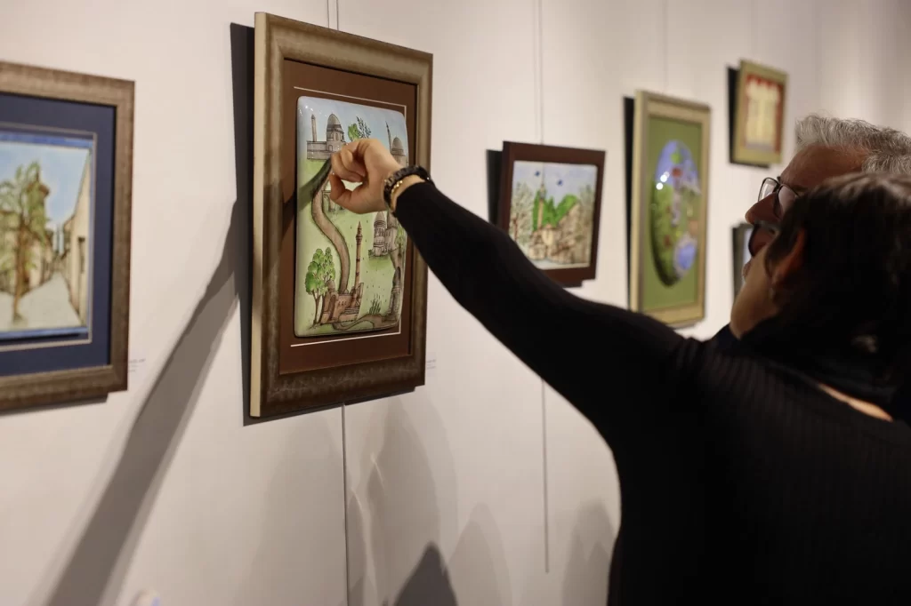 Sakarya’da genç sanatçıların hazırladığı “Topraktan Geleneğe Çini” sergisi