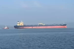 1915 Çanakkale Köprüsü önlerinde arızalanan tanker güvenli bölgeye çekildi