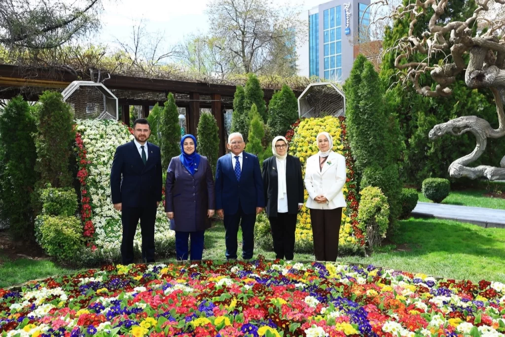 AK Parti Kadın Kolları’ndan Kayseri’ye özel övgü