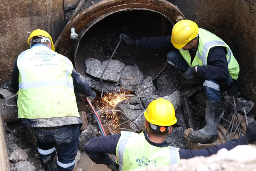 Antalya Muratpaşa’da kritik hatta vana yenileme çalışması tamamlandı