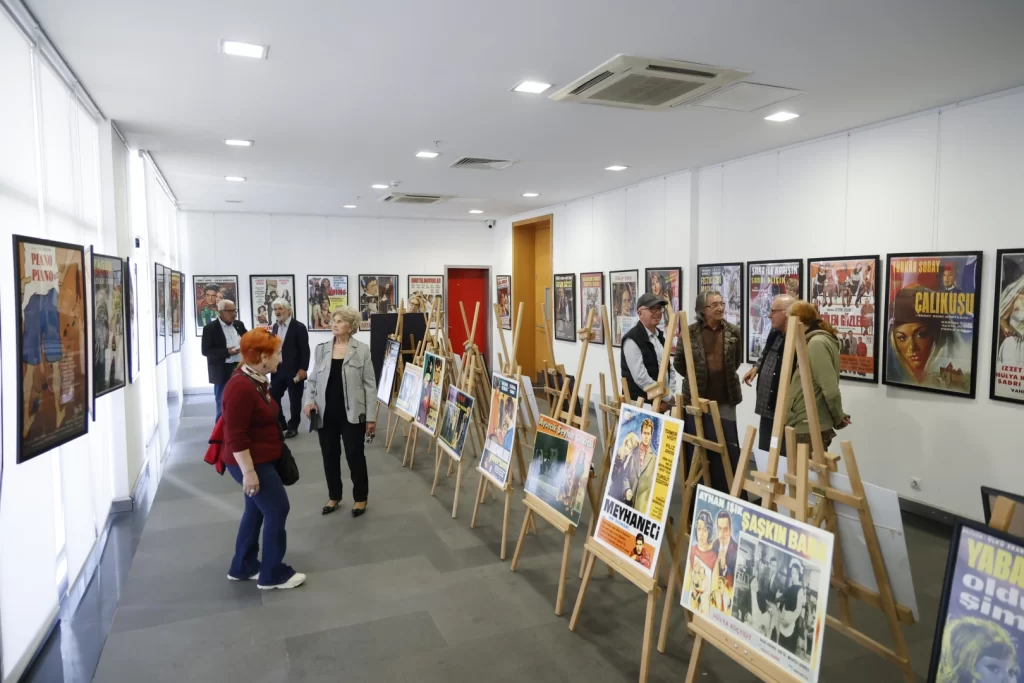 Antalyalılar Yeşilçam afişleriyle zamanda yolculuğa çıkıyor