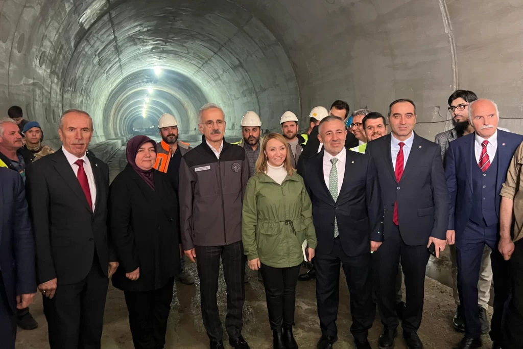 Bakan Uraloğlu’nda T26 tüneli sahasında kritik inceleme