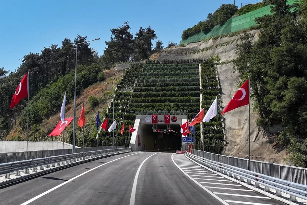 Bakan Uraloğlu’ndan Bursa paylaşımı… Doğancı Tüneli ile Bursa’ya nefes aldırdık