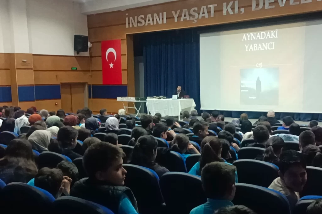 Bilecik’te “Aynadaki Yabancı” söyleşisi gençlere farkındalık kazandırdı