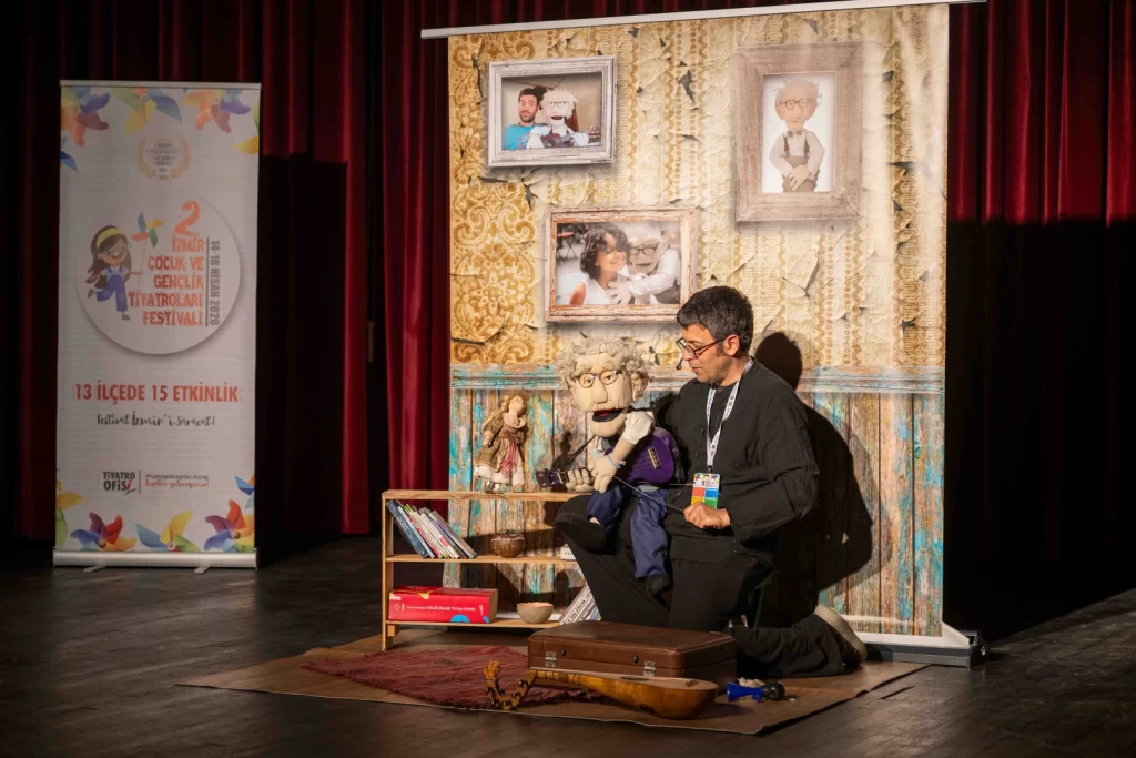 Bornova’da çocuk tiyatrosuna yoğun ilgi