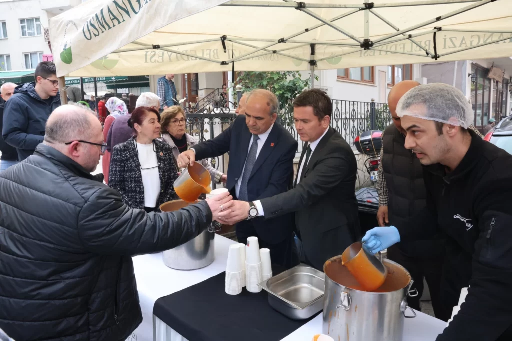 Bursa’da Başkan Aydın’ın Cuma durağı Muradiye Mahallesi oldu