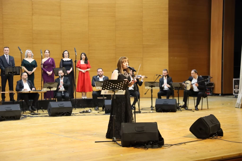 Bursa’da sanatseverlere şarkı ve türkülerle müzik ziyafeti
