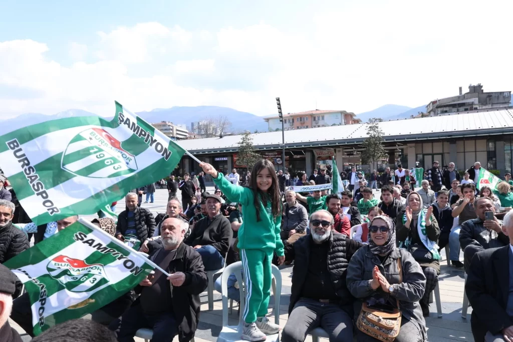 Bursa Osmangazi Meydanı’nda Bursaspor coşkusu