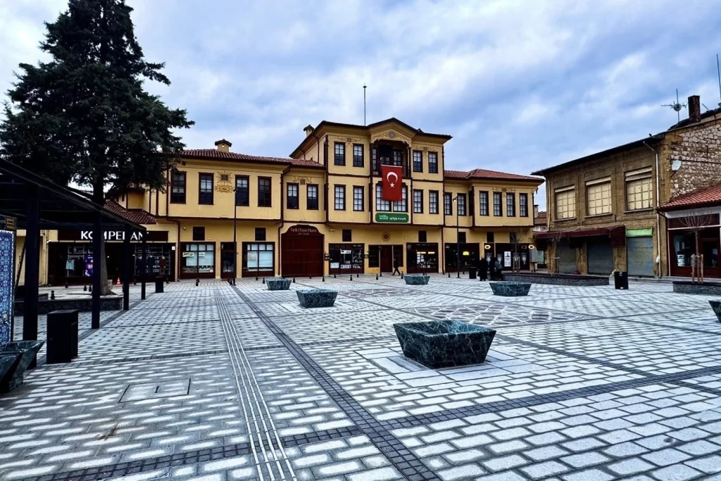 Çorum’da ‘Han Önü Meydanı’ isimlendirildi