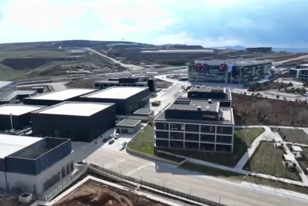 Savunma sanayiinde önemli bir eşik… Roketsan’dan milyar dolarlık yatırım