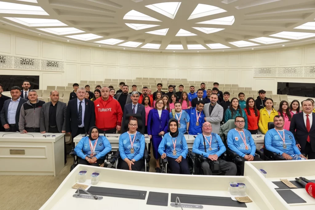 Gaziantep’te başarılı sporculardan Başkan Şahin’e ziyaret