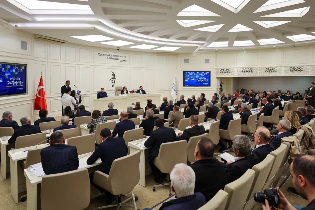 Gaziantep’ten Bakan Tekin’e ‘fahri hemşehrilik’ kararı