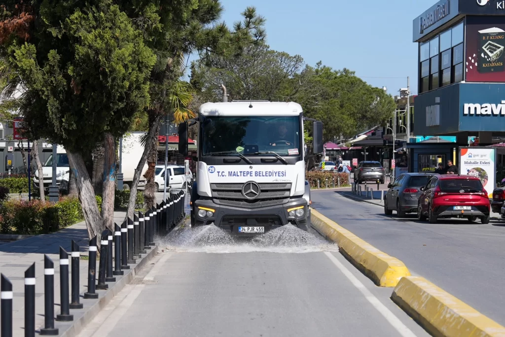 İstanbul Maltepe’de mahallelerde bahar temizliği sürüyor