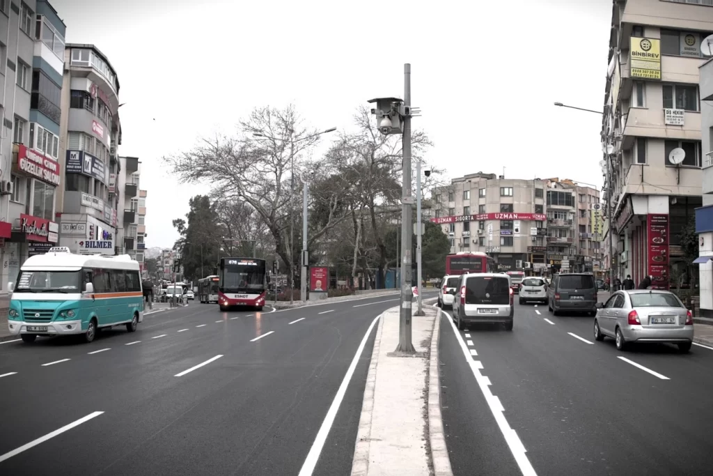 İzmir Buca’da asfalt seferberliği