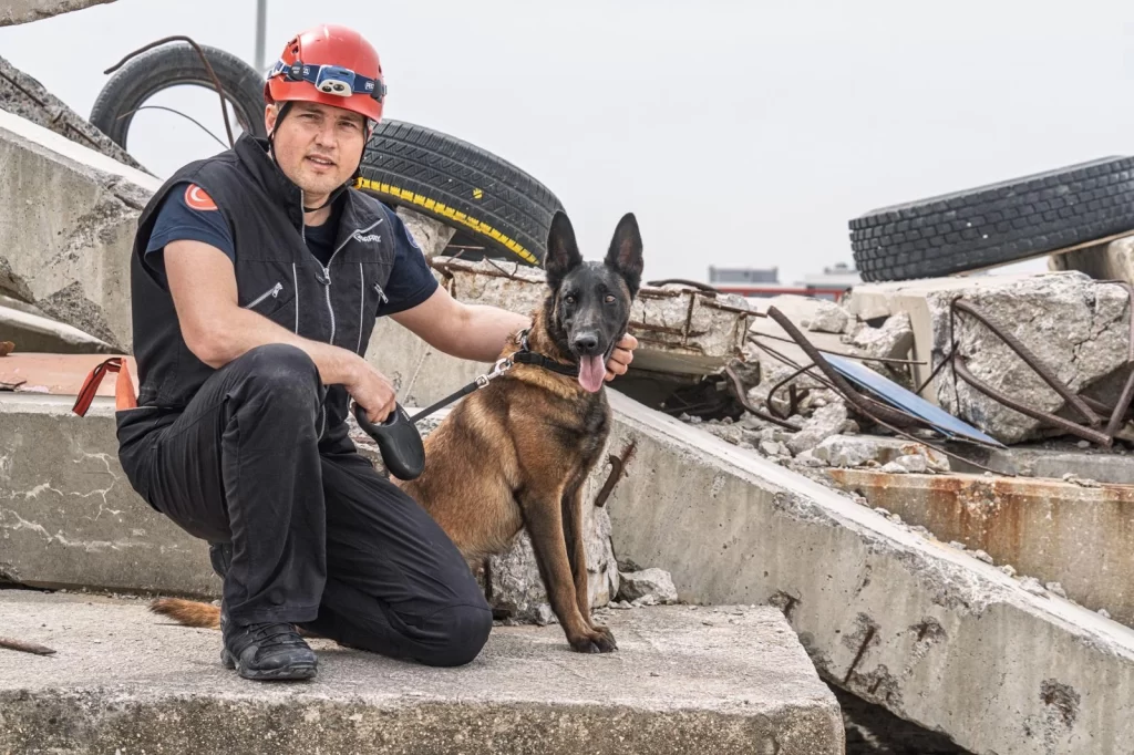 İzmir’de Momo enkaz için eğitiliyor