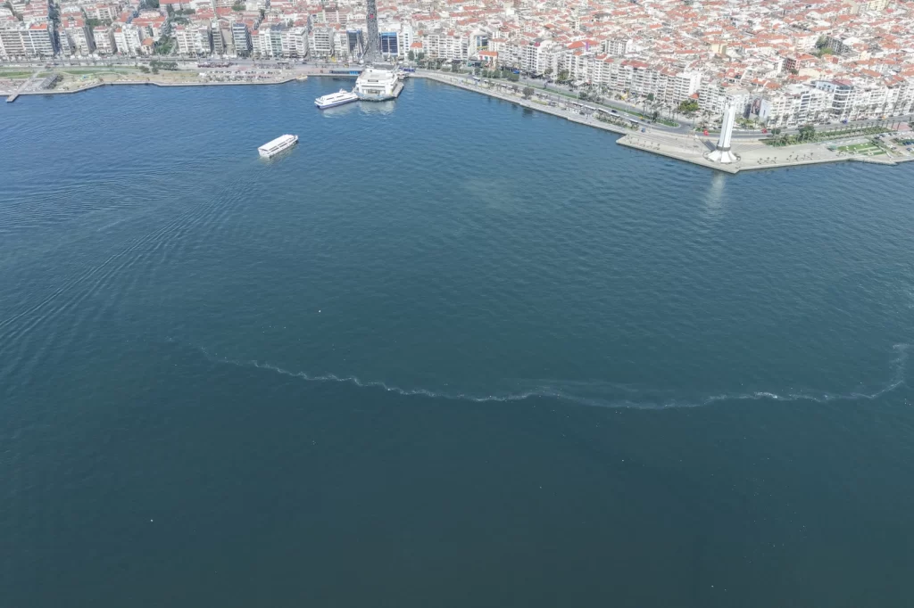 İzmir Körfezi’nde 9. kez dış kaynaklı kirlilik tespit edildi