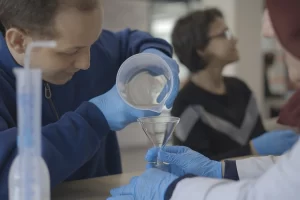 Kocaeli’de gençler ve özel bireylerden sakız kokulu kolonya