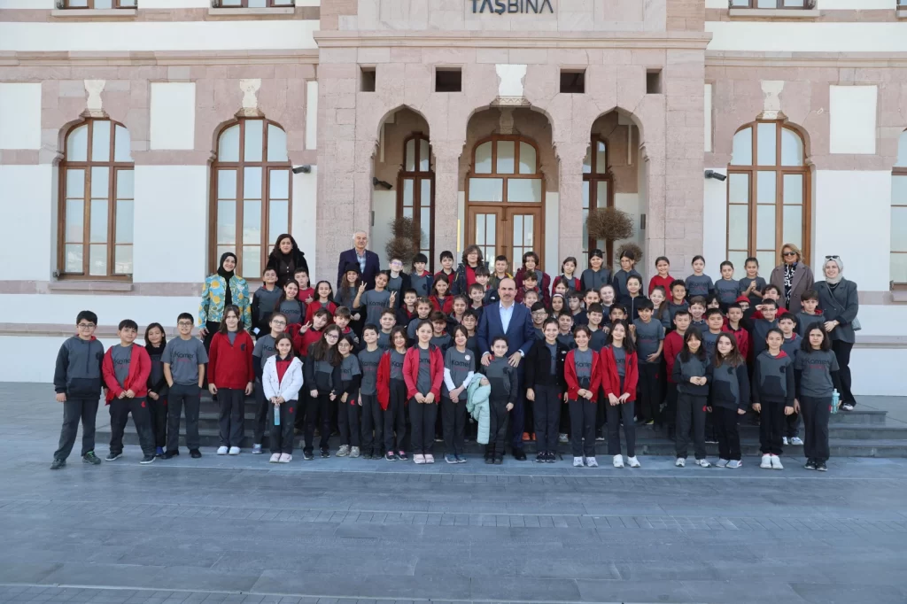Konya’da Başkan Altay, Taş Bina’da miniklerle buluştu