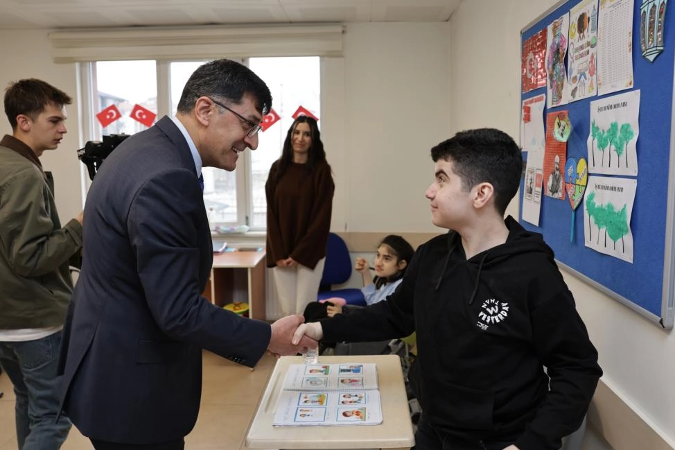 Kütahya’da Başkan Kahveci’den ‘özel eğitim’ ziyareti