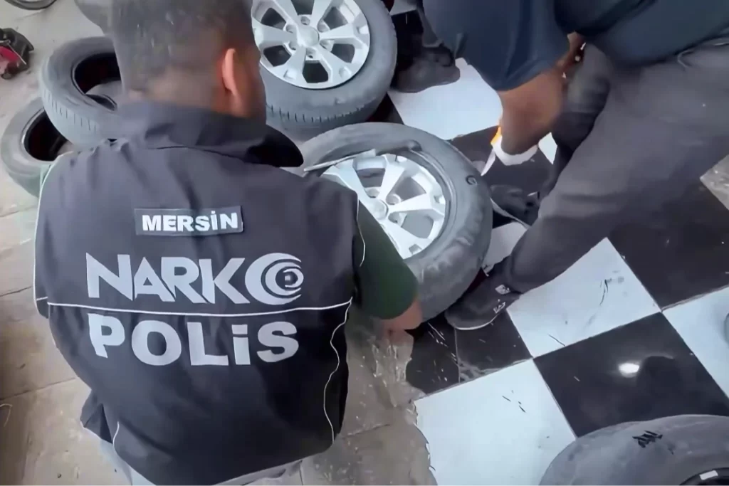 Mersin’de lastiklere gizlenmiş kilolarca eroin ele geçirildi