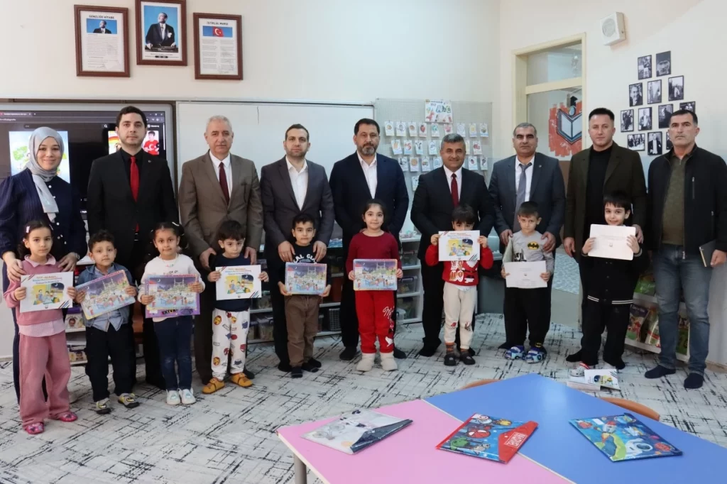 Öğrencilere okuma kitabı desteği