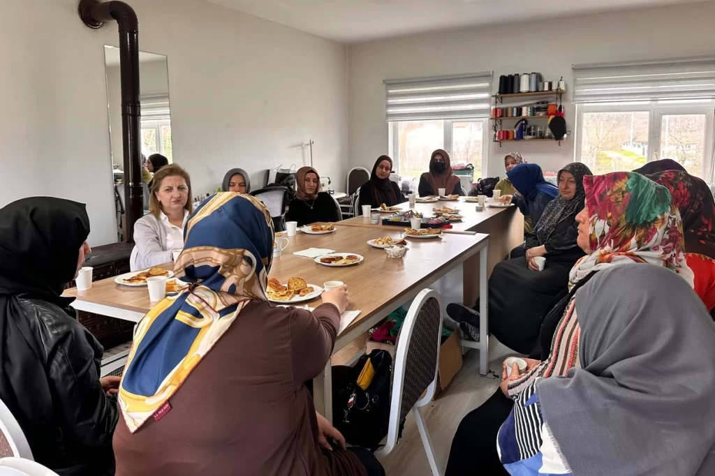 Sakarya Büyükşehir’in “Kadın Kadına” projesi 16 ilçede sahada