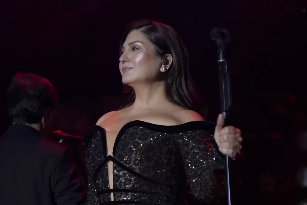 Sibel Can’dan İstanbul gecelerine ışıltılı start