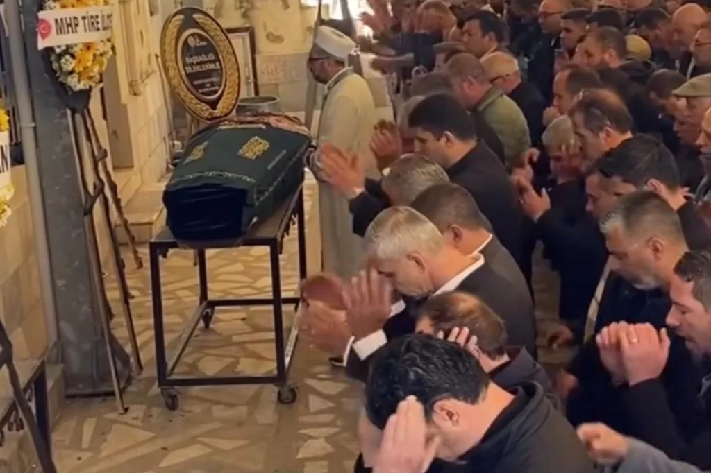 İzmir’de genç üniversiteliye son görev