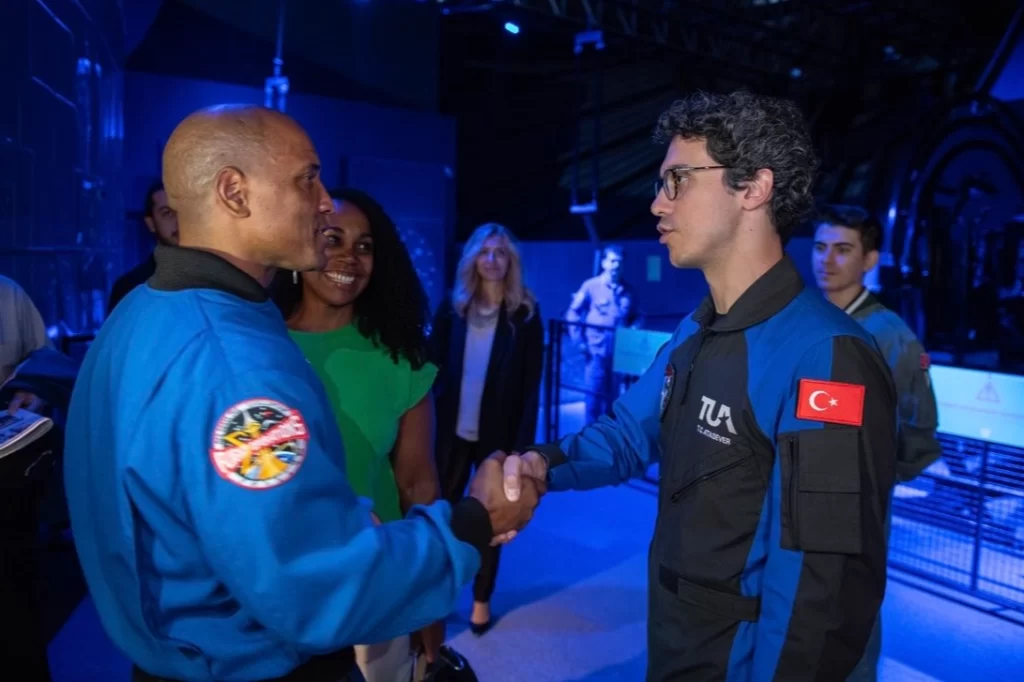 Türk astronot Atasever’den nostaljik ve hedef mesajlı paylaşım