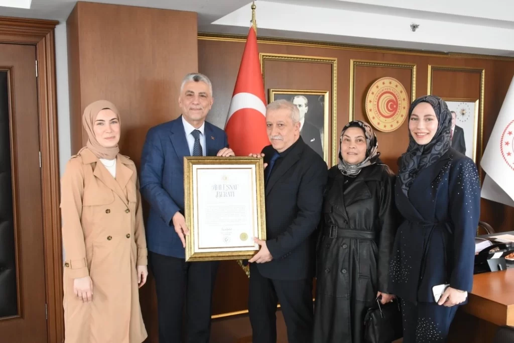 Ücret almayan esnafa Bakan Bolat’tan “Ahi Esnaf Beratı”