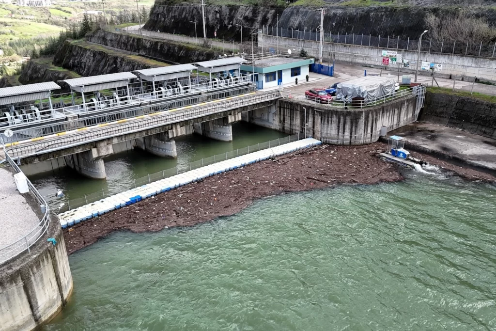 Yuvacık Barajı’nda 125 metreküp atık toplandı