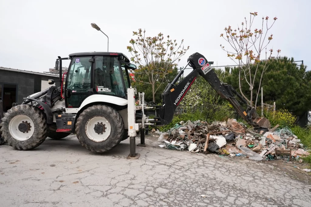 Maltepe’nin mahallelerinde bahar temizliği
