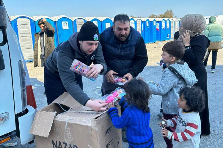 Depremzede çocuklara oyuncaklarla ‘Bursa Osmangazi’ morali