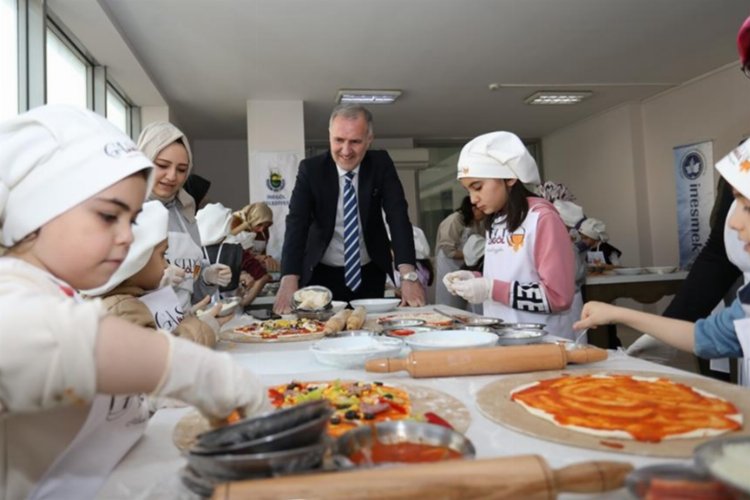 Minik aşçılar ‘İnegöl Köfteli Pizza’ yaptılar
