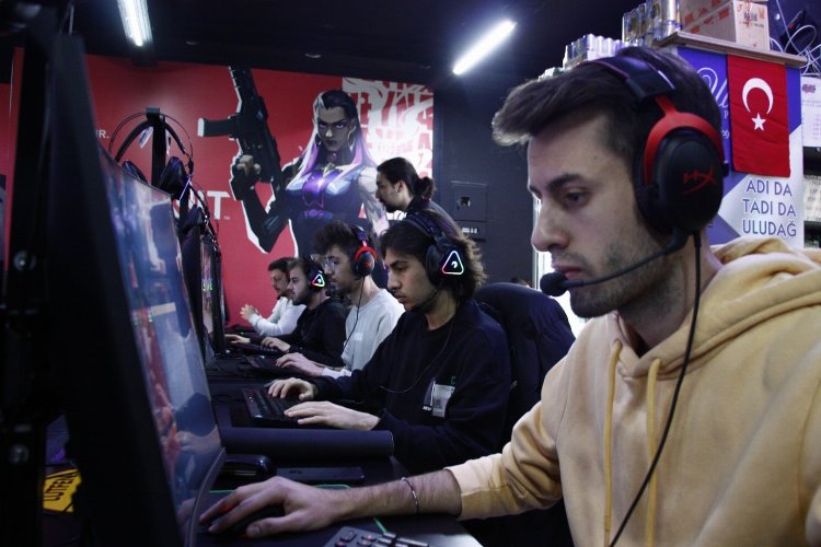 İzmit’te Esporcular Cumhuriyet coşkusu yaşadı