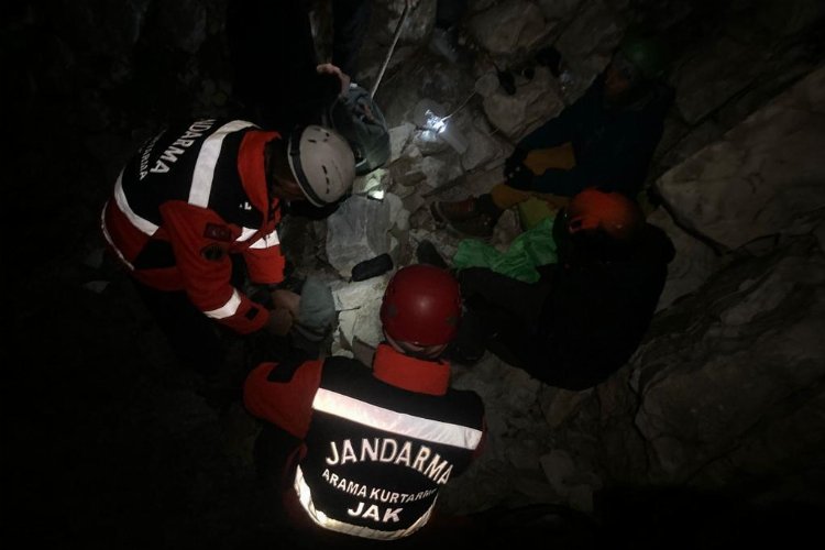 Uludağ’da düşen paraşütçüler kurtarıldı