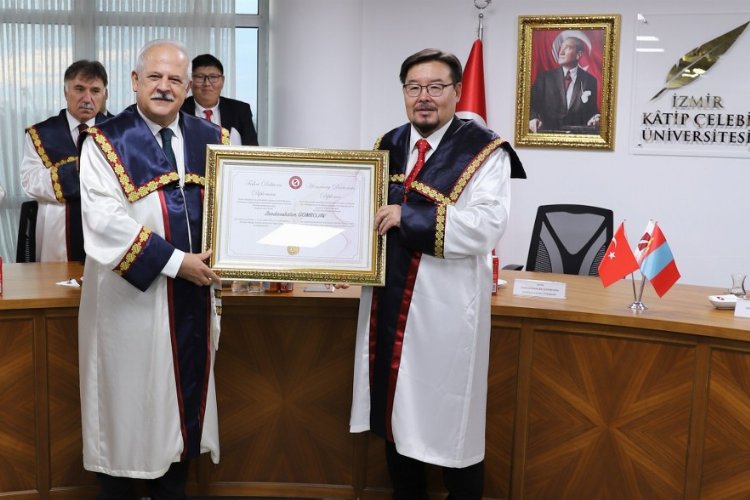 Moğolistan Meclis Başkanı Gombojav’a İKÇÜ’den ‘fahri doktora’