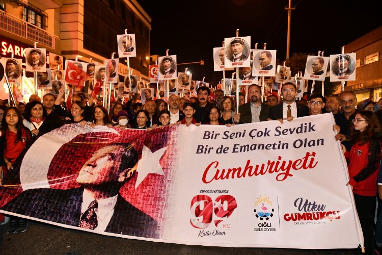 Cumhuriyetin 99’uncu yılı İzmir Çiğli’de coşkuyla kutlandı