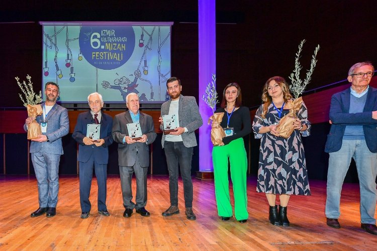 Mizahın ustaları İzmir’de ‘Mizah Festivali’nde unutulmadı