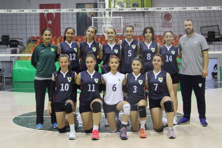 Manisa’da küçük kızlar filede 3’te 3 yaptı