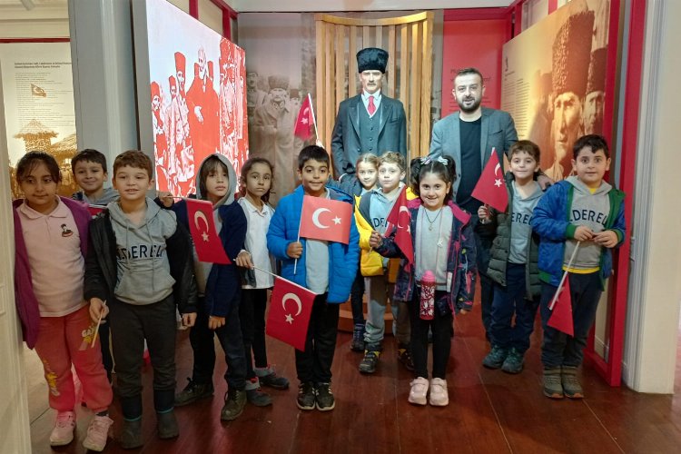 Kocaeli İzmit’te minikler Atatürk ve Milli Mücadele Anı Evi’ni ziyaret ettiler