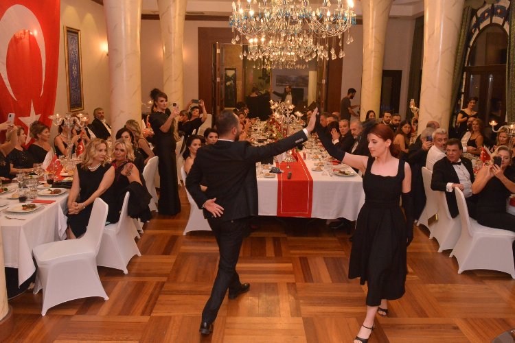 YASAV’ın Cumhuriyet kadınlarından özel balo