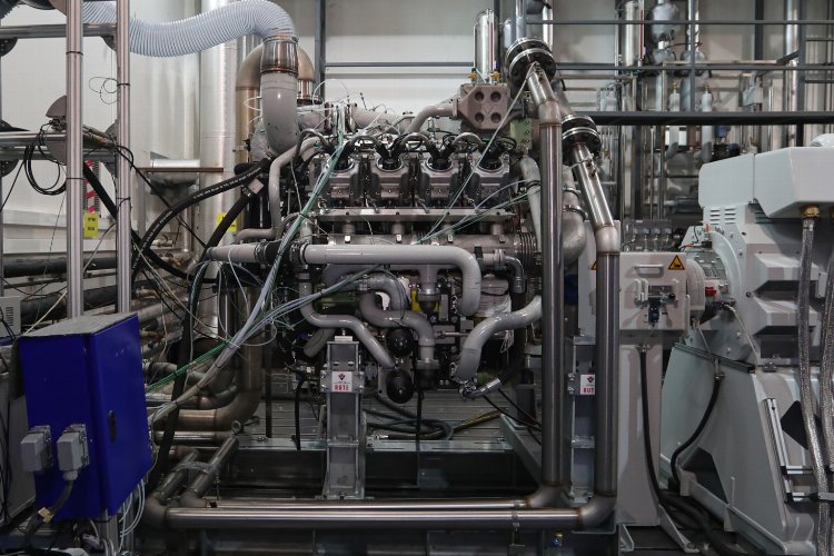 İlk yerli lokomotif motoru ‘Özgün’ görücüye çıktı